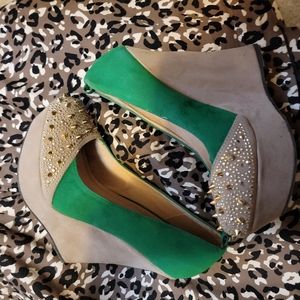 Liliana Green Sand & Gold Platform Wedge.